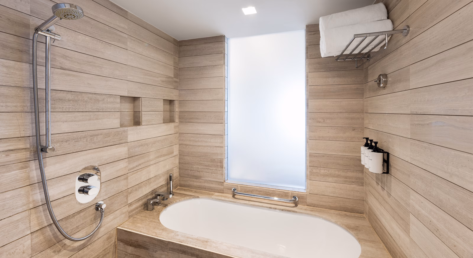 Club-Room-Bathroom-3