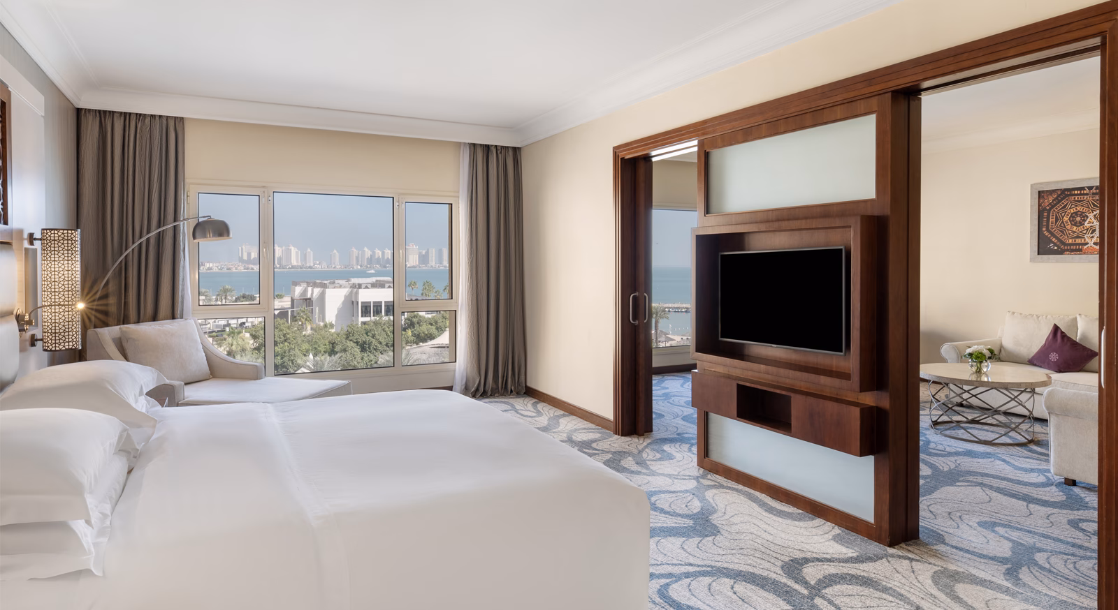 Diplomatic-King-Suite-1