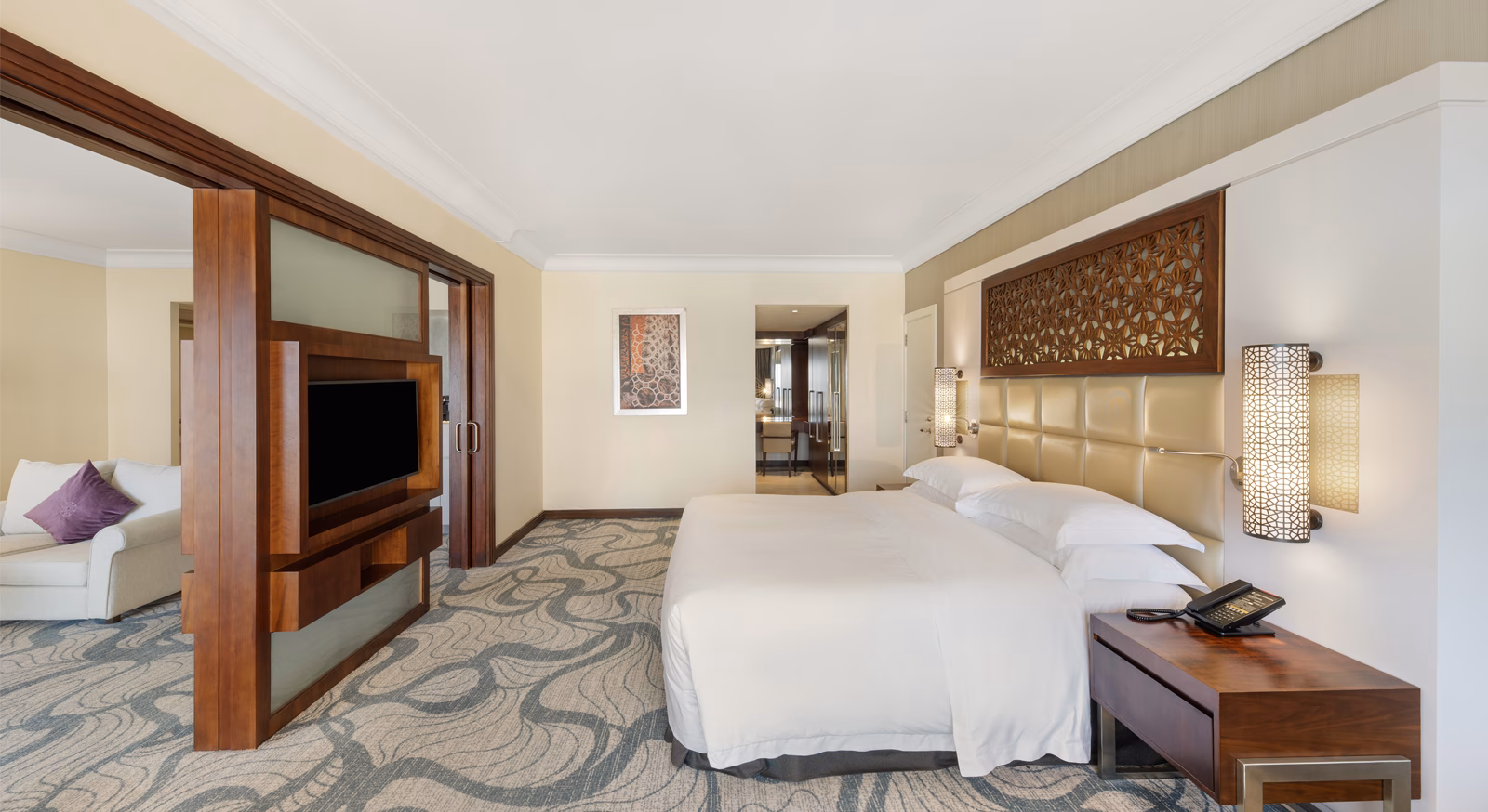 Diplomatic-King-Suite-2