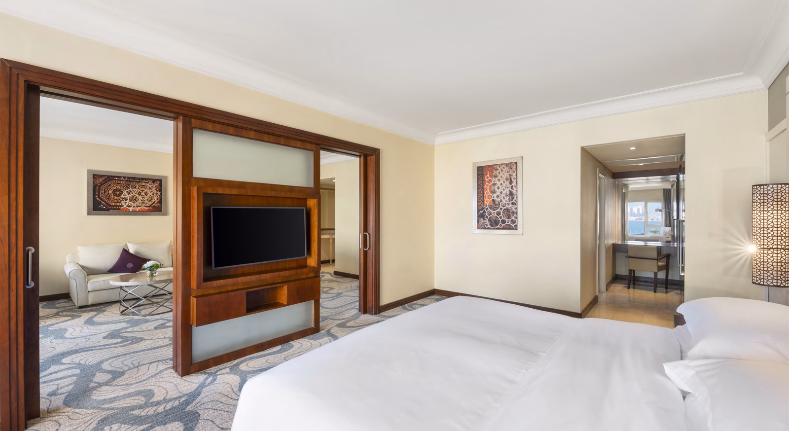 Diplomatic-King-Suite-3