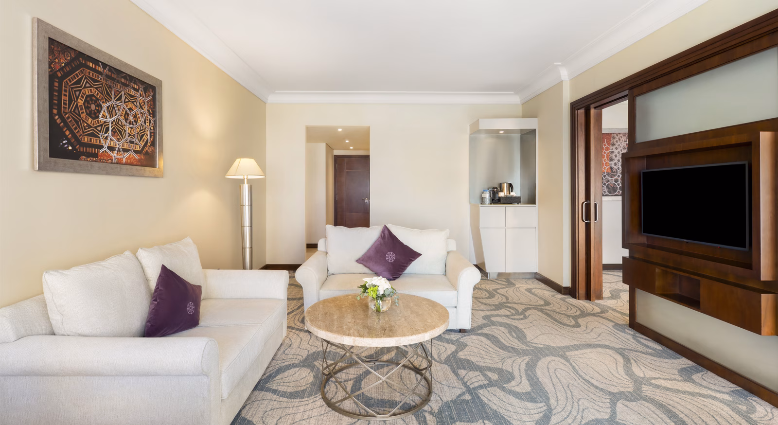 Diplomatic-King-Suite-4