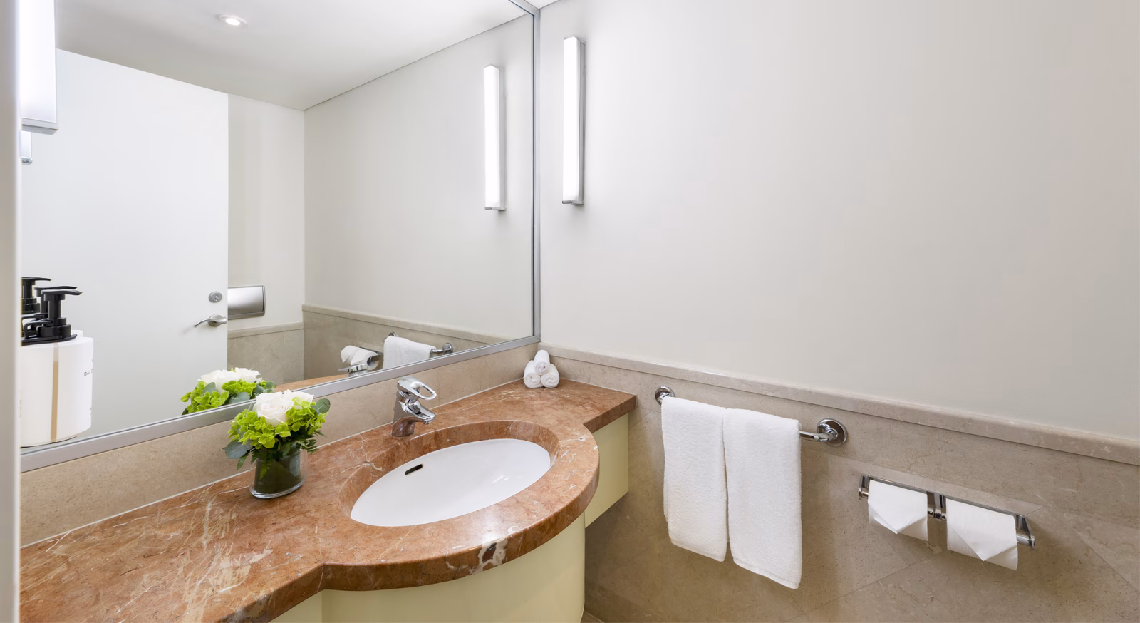 Diplomatic-King-Suite-Guest-Bathroom-1