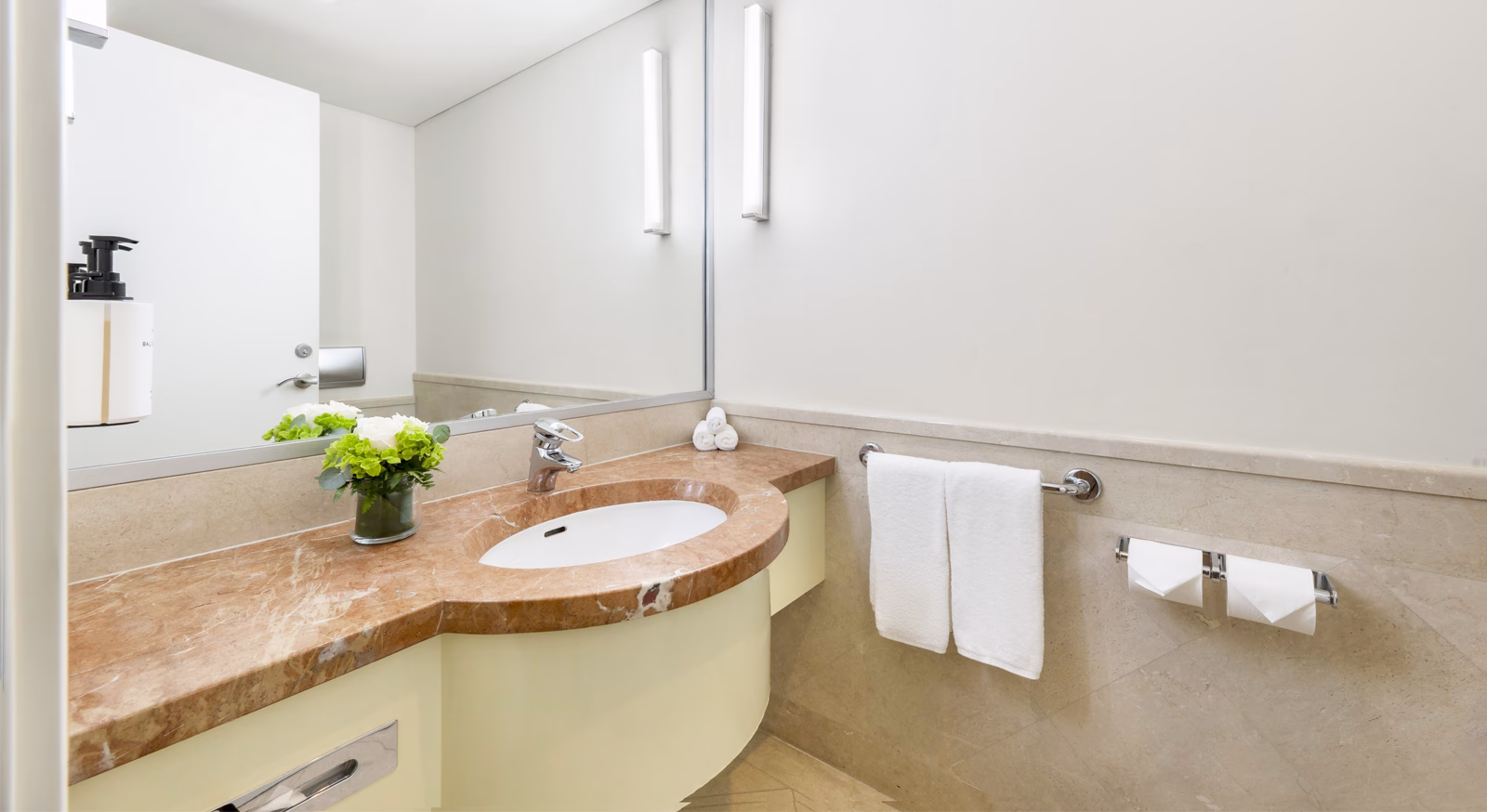 Diplomatic-King-Suite-Guest-Bathroom-2