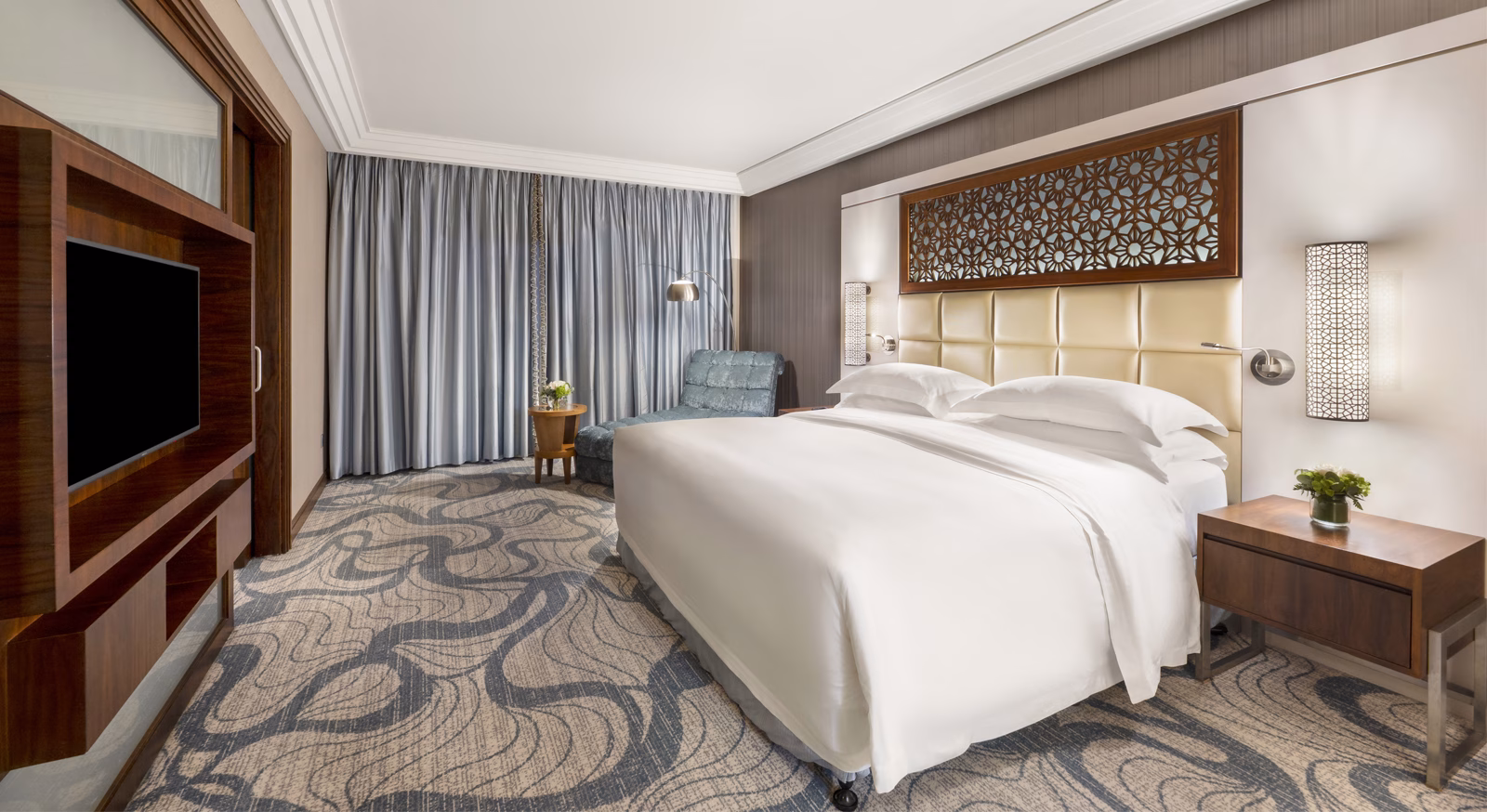 Presidential-Suite-Closed-Curtains