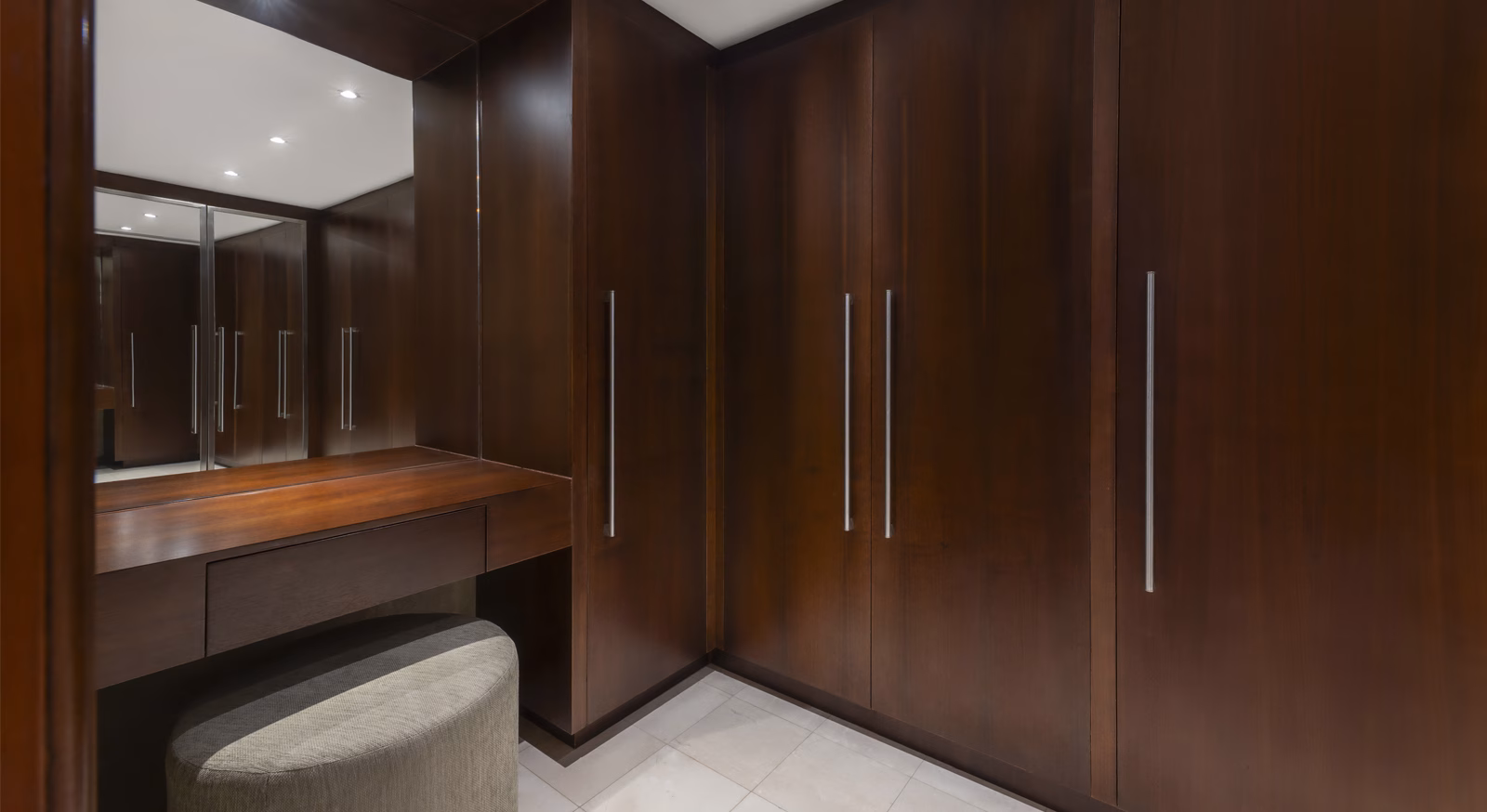 Presidential-Suite-Closet