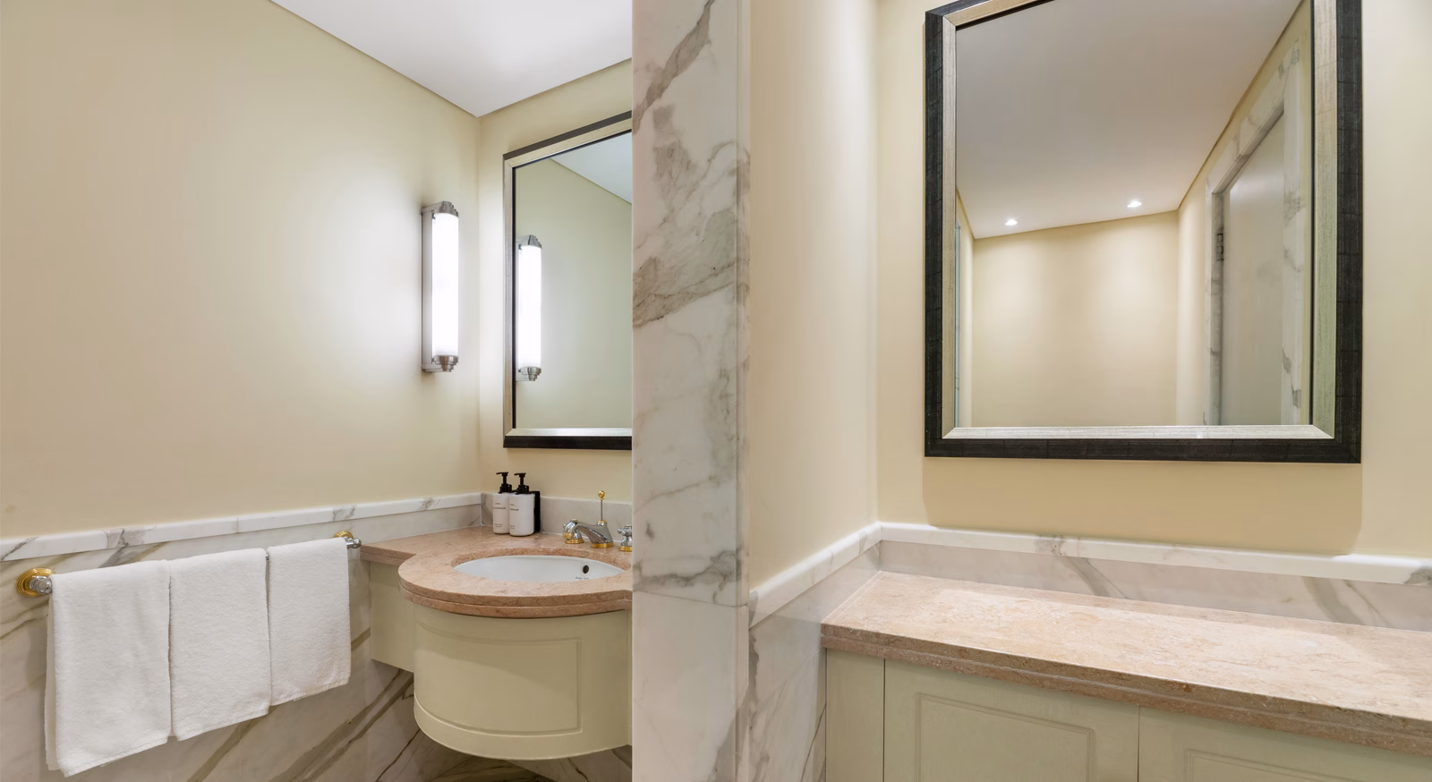 Presidential-Suite-Guest-Bathroom-2